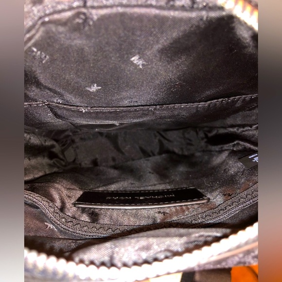 💥Moving to @the_bag_guy💥Micheal Kors - Medium Crossbody Leather Cooper - Picture 6 of 16